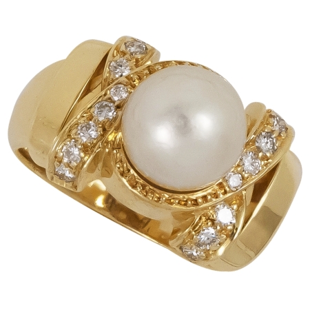 23379-Pearl & Diamond Ring in Yellow Gold