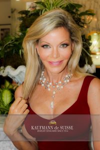 The Palm Beach Lariat necklace with grey and white pearls