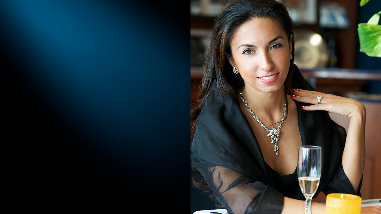 The Jasmin de Nuit Necklace with Sapphire and Diamonds