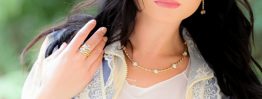 18K Gold and Diamond Flowing Lines Necklace,