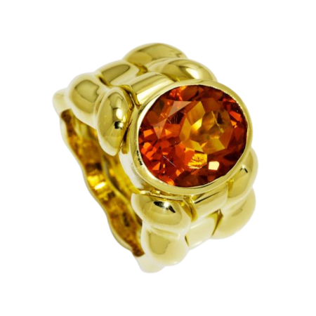 21307 The forest whispers throughout the night as the majestic tiger waits behind the shadows, her eyes glowing with a knowing intensity. Taking its inspiration from one of the most regal animals,