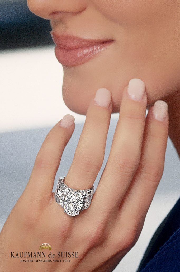Fabulous Oval Flowing Lines Diamond Ring 