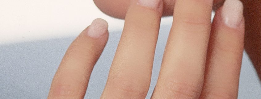 Fabulous Oval Flowing Lines Diamond Ring