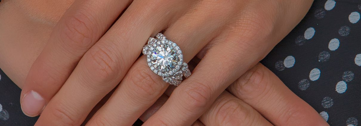 Fabulous Round Diamond Engagement Ring