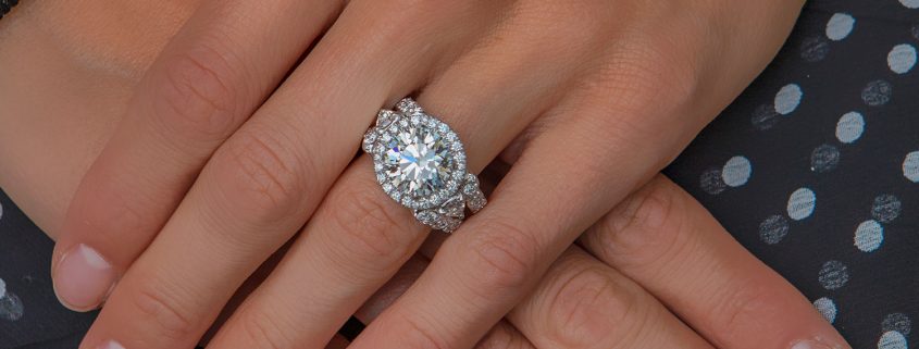 Fabulous Round Diamond Engagement Ring