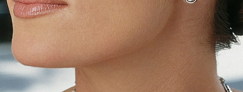 18K White Gold and Diamond Necklace