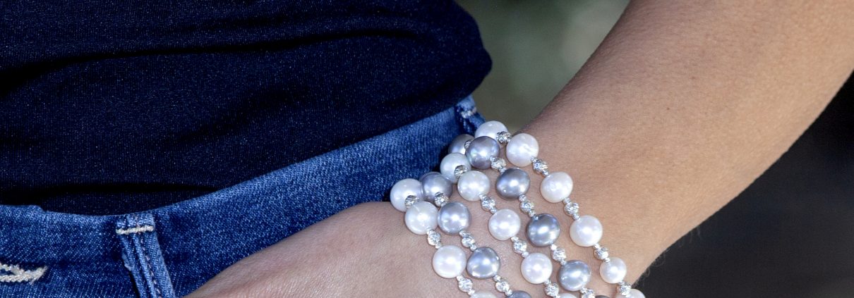 Gray & White Freshwater Pearl Bracelet
