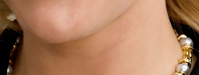 Flowing Lines Pearl Necklace