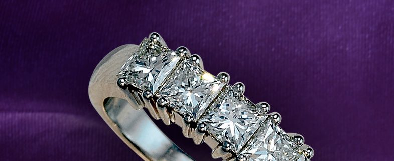 18K Diamond Wedding Band