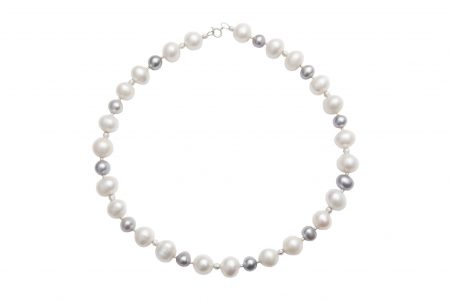 Shimmering Classic Pearl Necklace