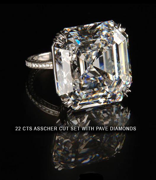 22 carats asscher cut set with pave diamonds