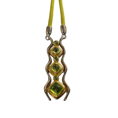 40869 Jardins de la Mer Peridot Pendant Necklace Designed & Handmade by Kaufmann de Suisse in 18kt Yellow Gold and Argentium featuring 3 Cabochon Cushion cut Peridot measuring 7mm, 5mm, and 4mm an